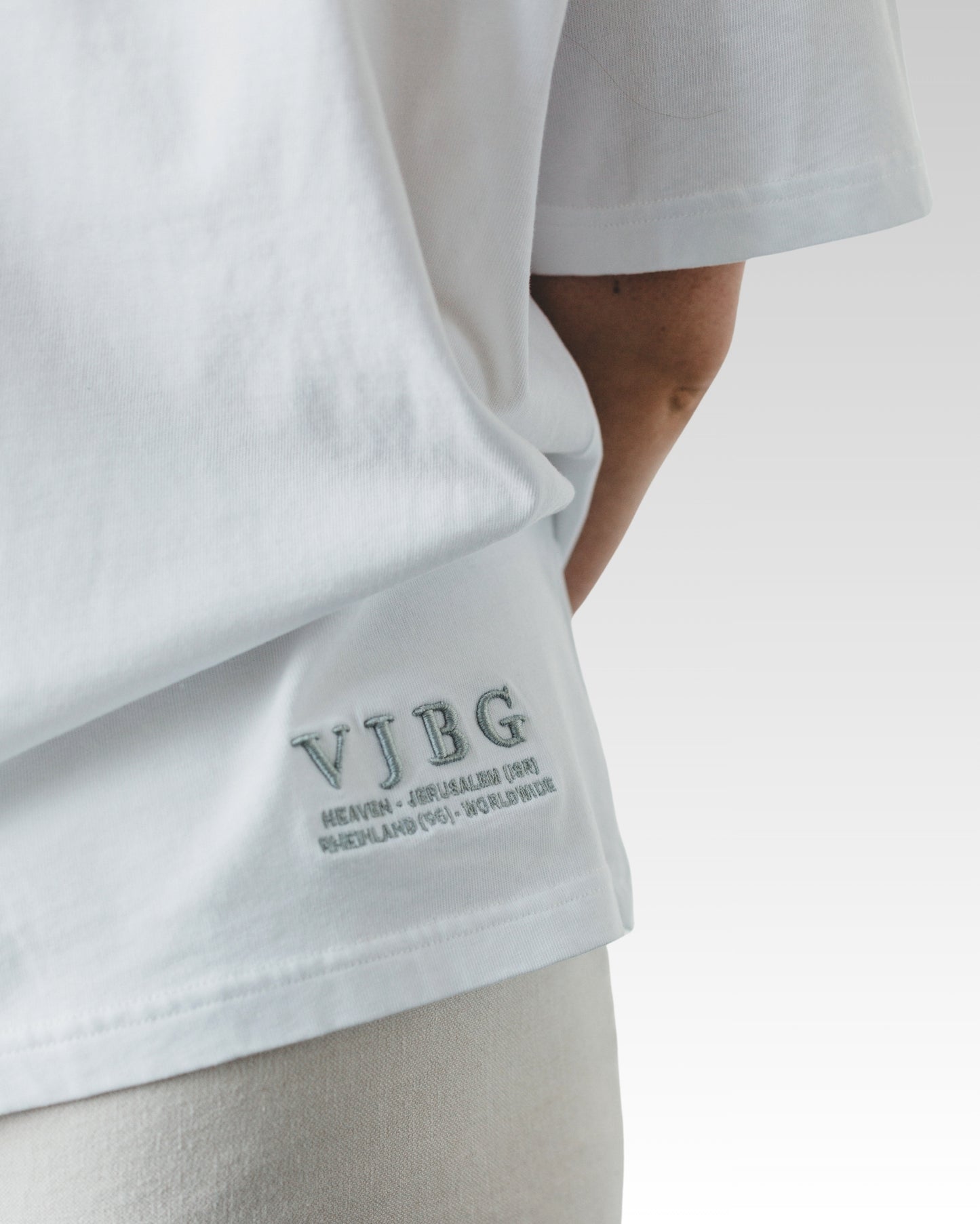 „ECHT“ BOXED FIT T-SHIRT WEISS (UNISEX)