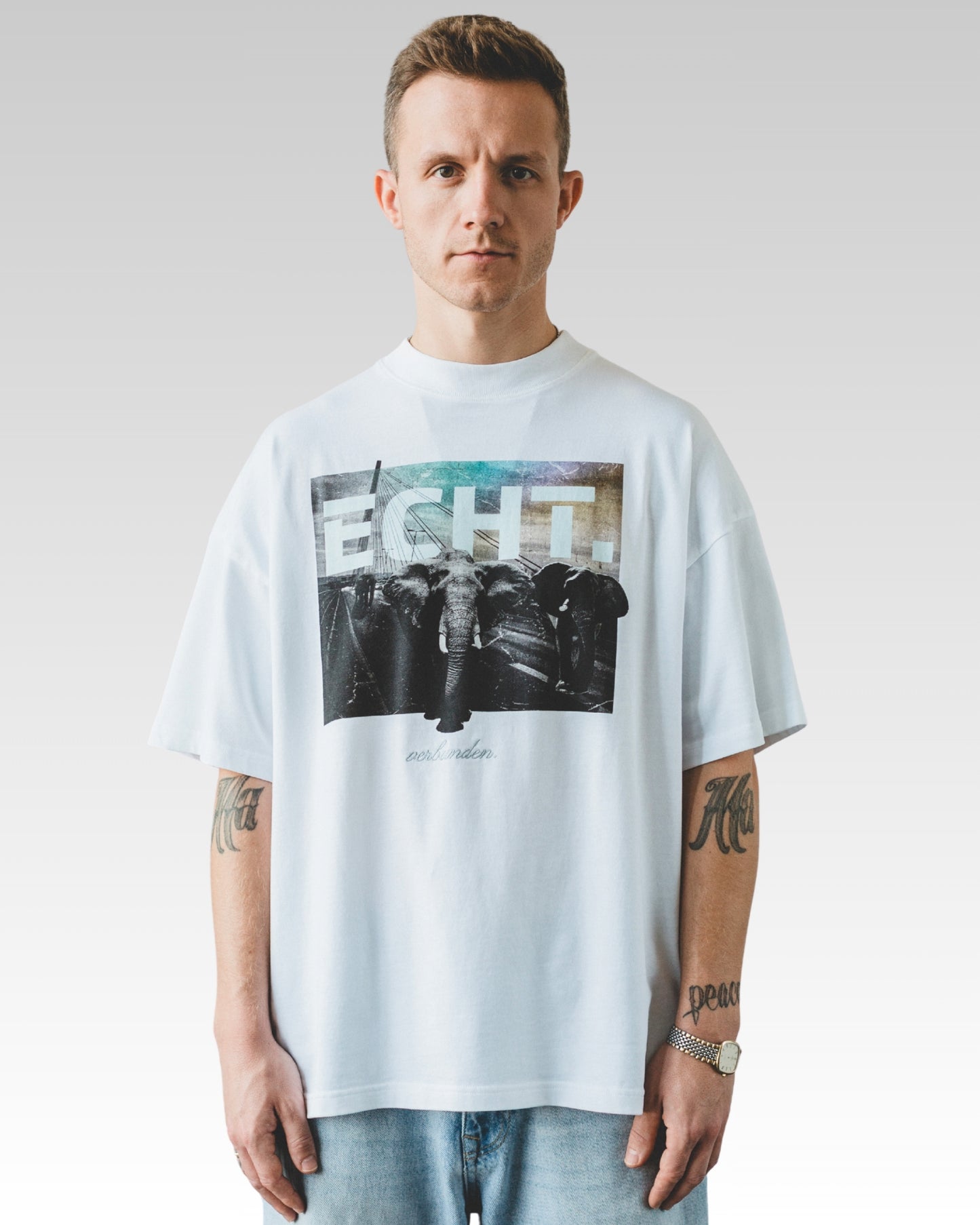 „ECHT“ BOXED FIT T-SHIRT WEISS (UNISEX)