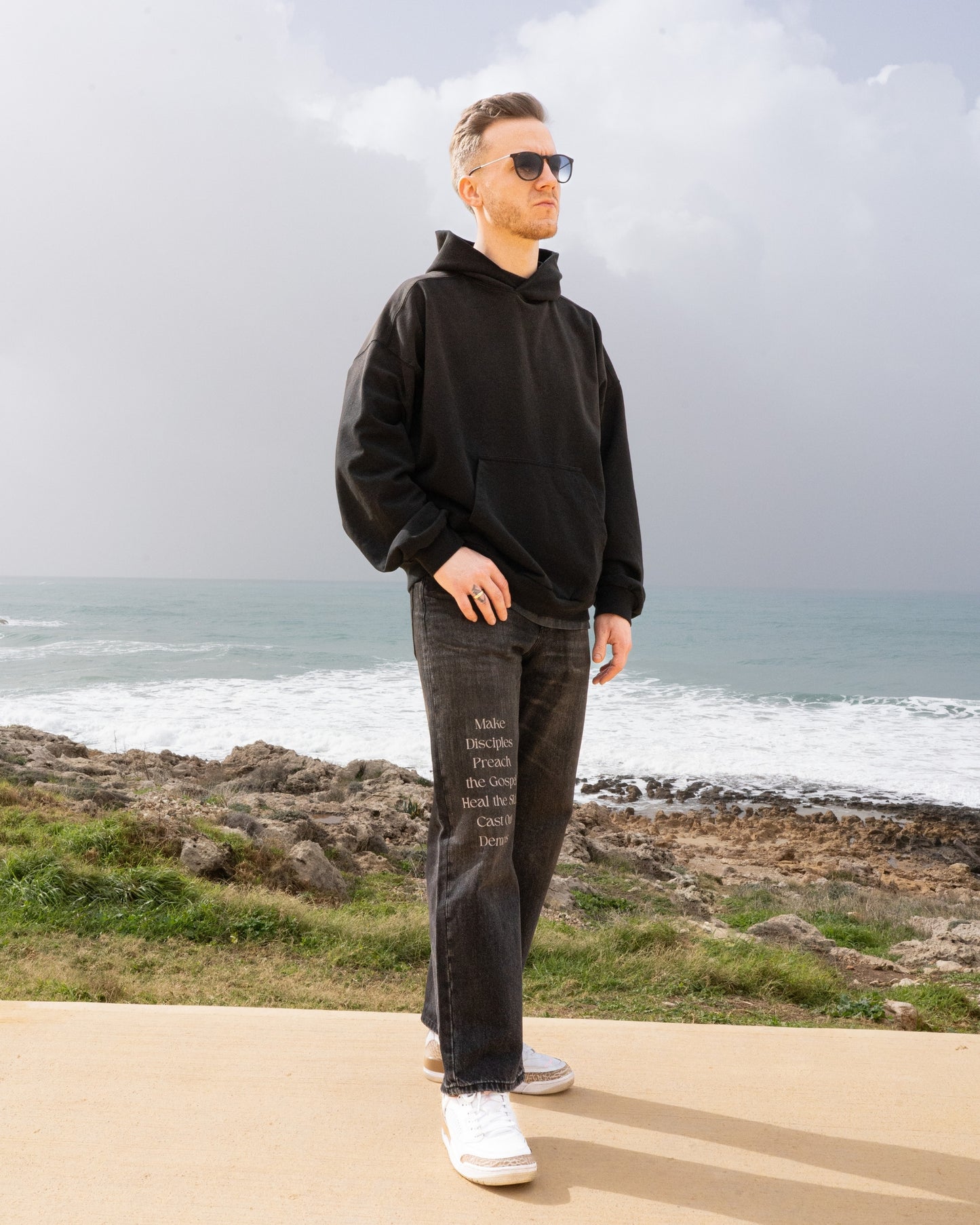 BESONDERS GELIEBT OVERSIZED CROPPED FIT HOODIE (UNISEX)